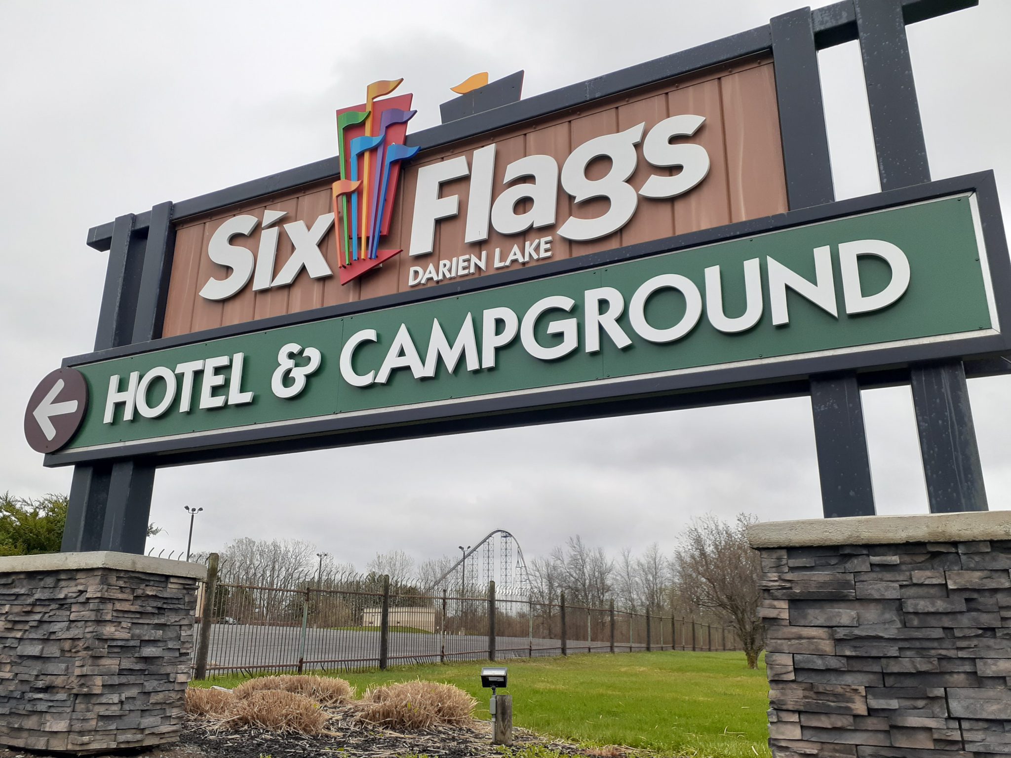six-flags-darien-lake-hotel-and-campground-hiring-now-darien-lake